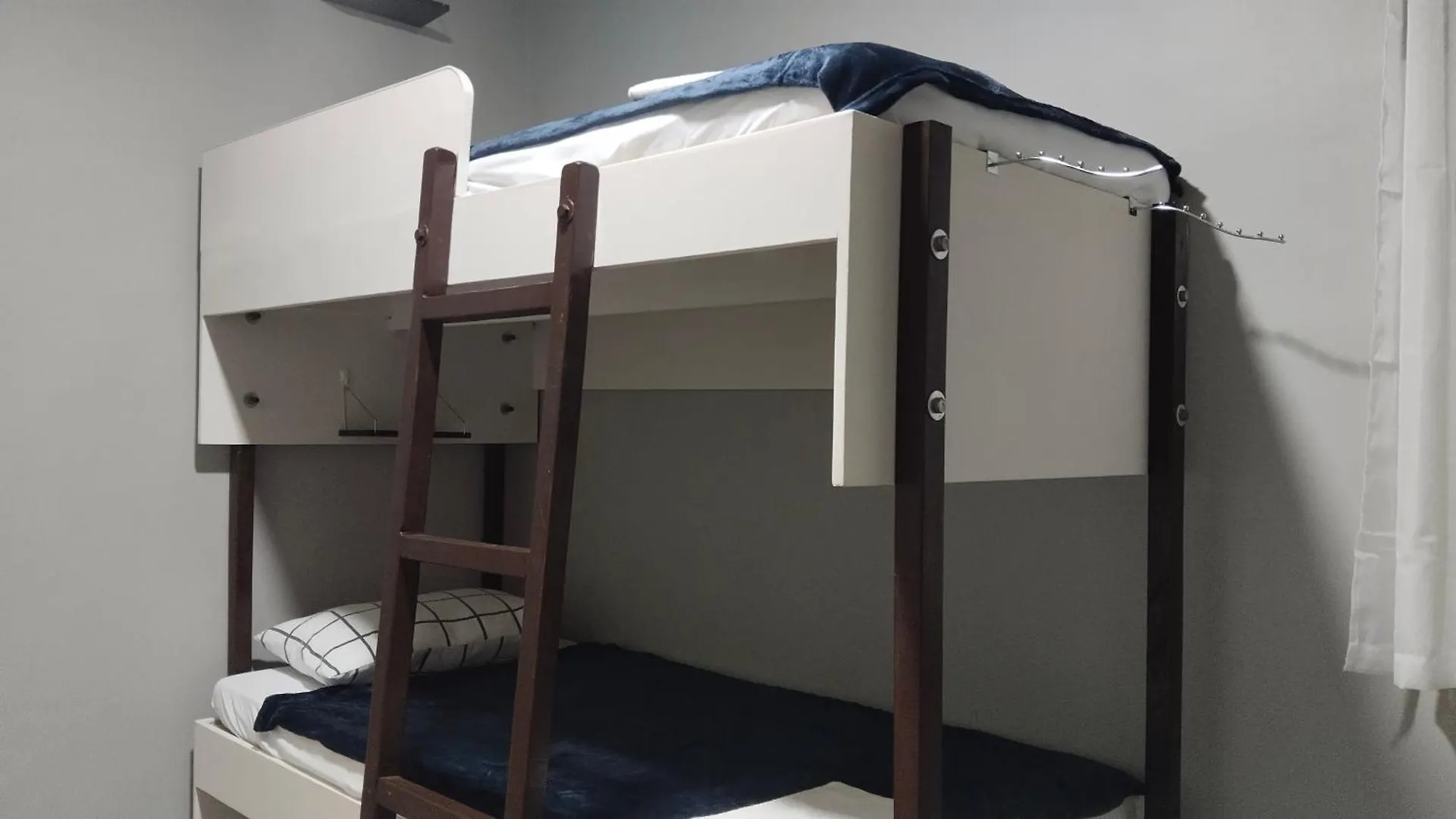 Yes Guesthouse آنغلوس 0*,